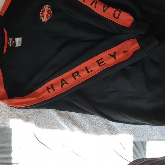 Harley-Davidson Black and Orange pullover Sweatshirt - Picture 4 of 16